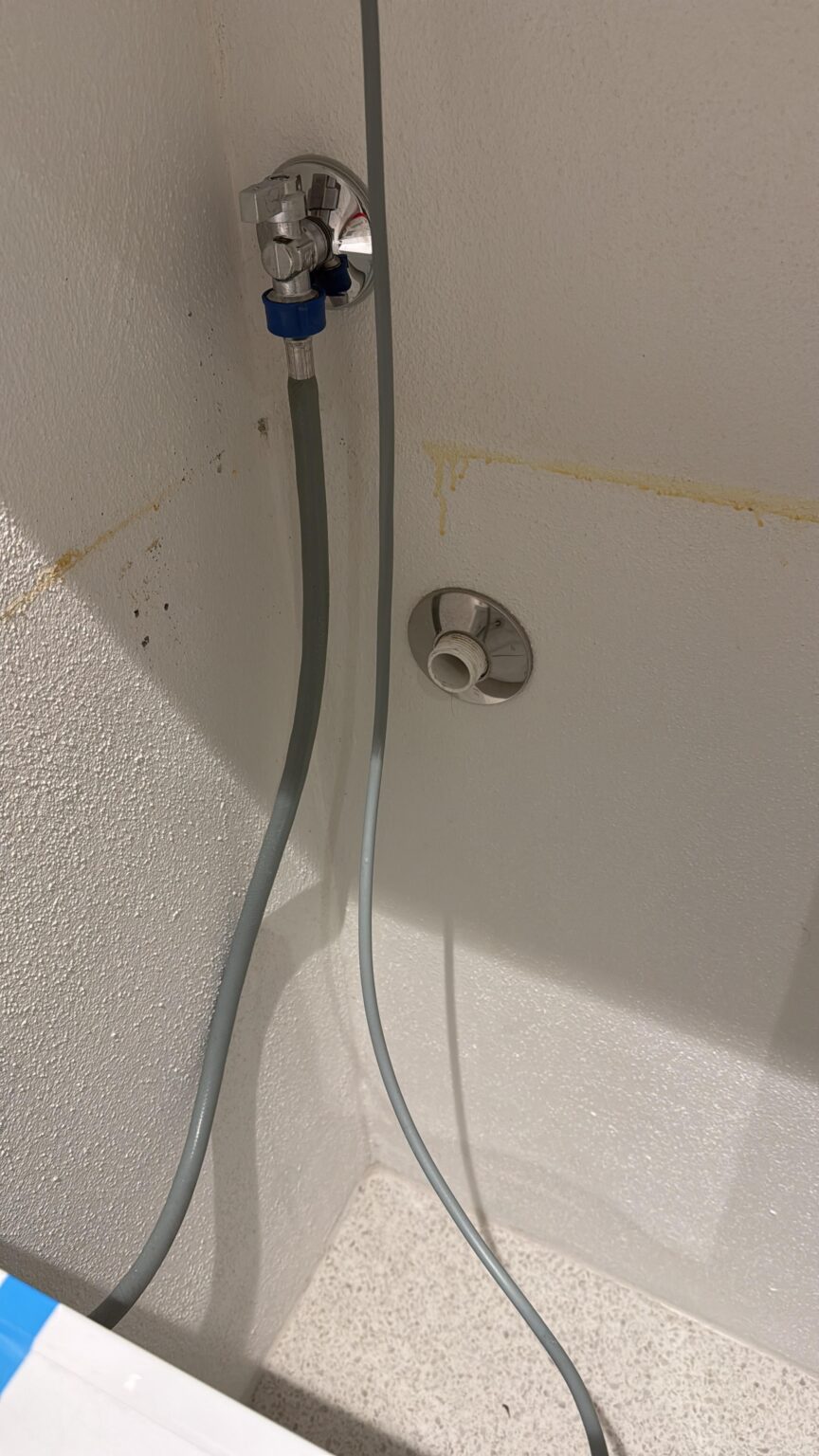 ヘルプリクエスト：このタイプの洗濯機の排水に接続する方法は？