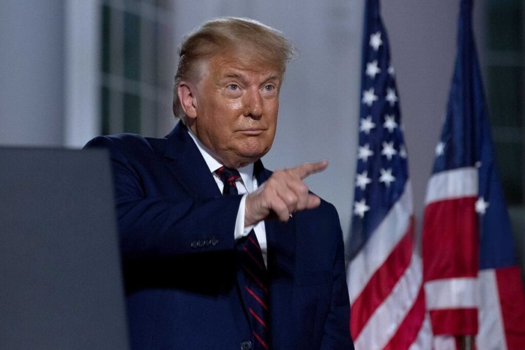 トランプは、制裁と関税でロシアを脅した