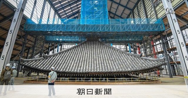 興福寺の五重塔を覆っている建屋、内部を公開 120年ぶりの大修理