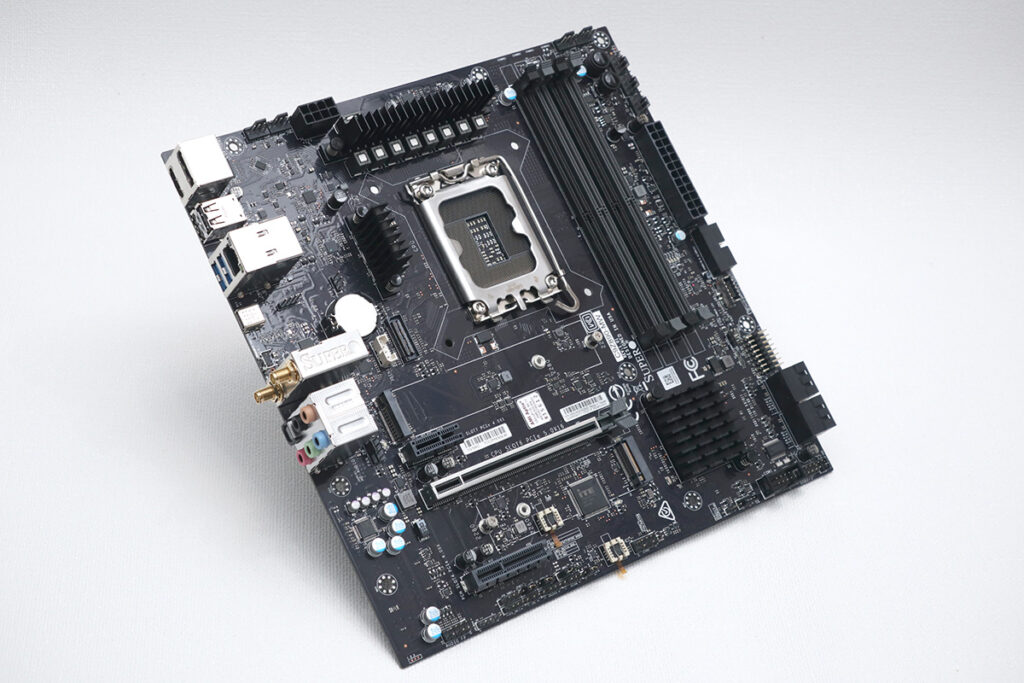 【レビュー】軽装備でもちゃんと性能出ます。SupermicroのZ890マザー「C9Z890-MW」 – PC Watch 【レビュー】軽装備でもちゃんと性能出ます。SupermicroのZ890マザー「C9Z890-MW」 - PC Watch