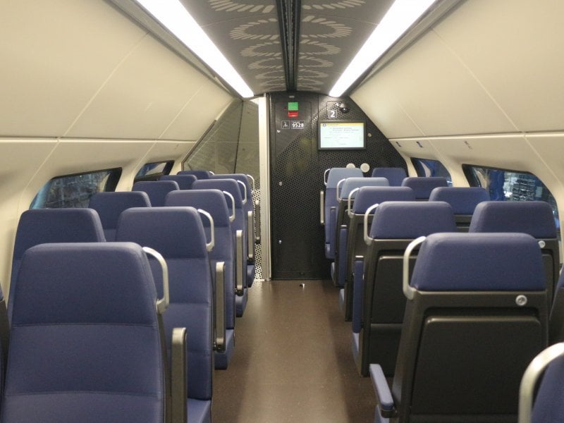 NSは電車の情報画面に広告を表示する予定です