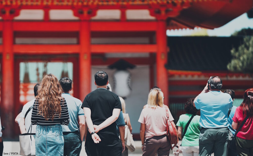 日本でどんな写真を撮った? イギリス人が感激した「服の畳み方に表れた日本らしさ」