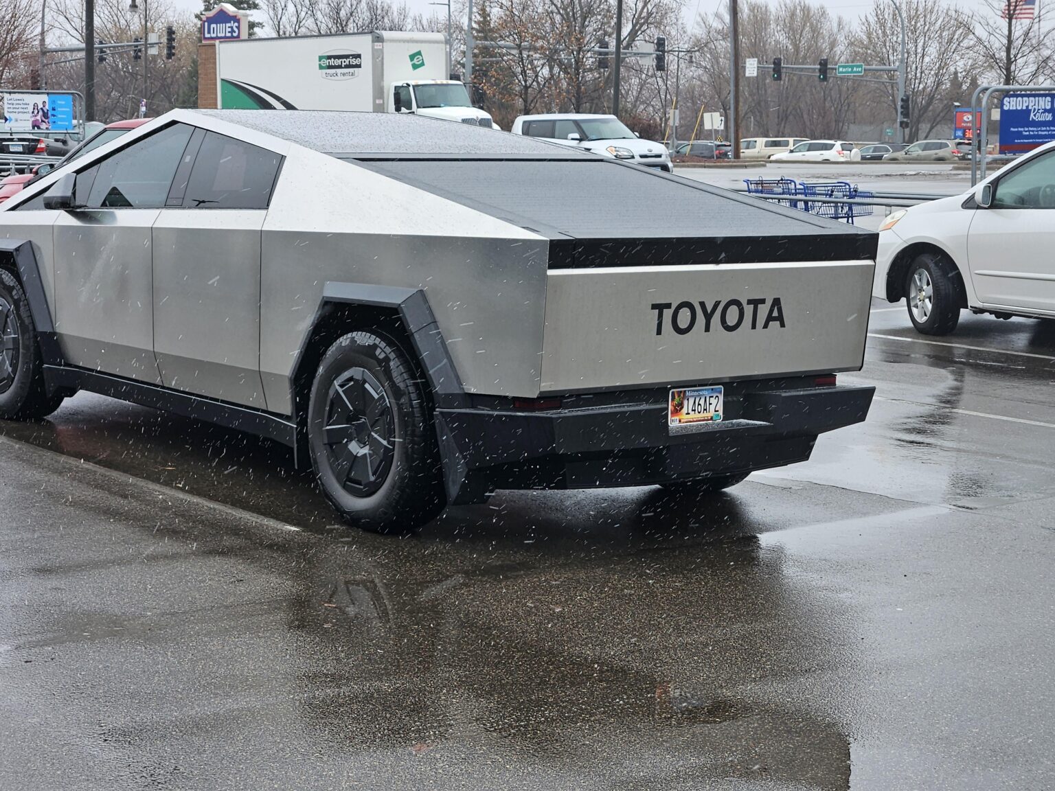 ち、ちがう、これはただのトヨタ車じゃ･･･
