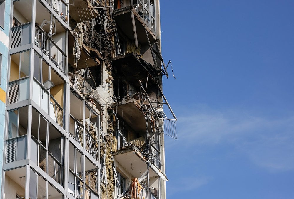 ウクライナはモスクワで最大のドローン攻撃を開始し、1つを殺し、フライトを破壊します