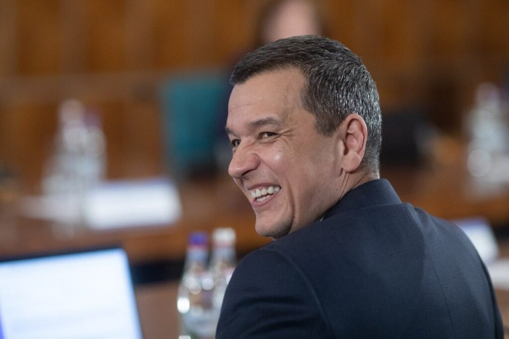 Sorin Grindeanu：たとえば、Victor Pontaに与えた投票は、NicuşorDanが第2ラウンドに入るために与えられた投票を意味します。だからあなたの票を無駄にしないでください！