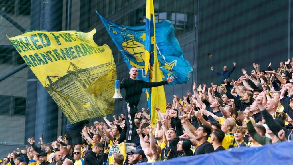 BRøndby-Bølleのクリックを打ちました：「クソジャージをオフにするか、私はあなたを壊します」 [Gerningsmand idømt tre måneders betinget fængsel]