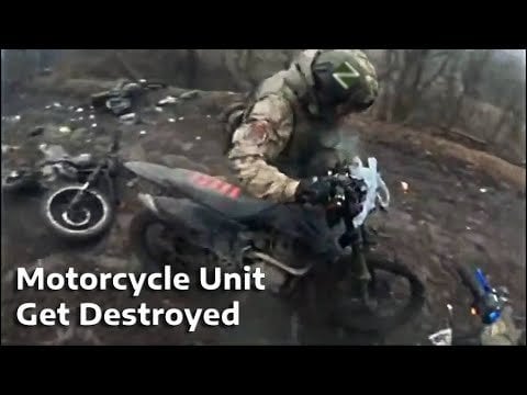 オートバイのロシア兵士はウクライナの職位を嵐に陥れます| GoPro映像 - 字幕