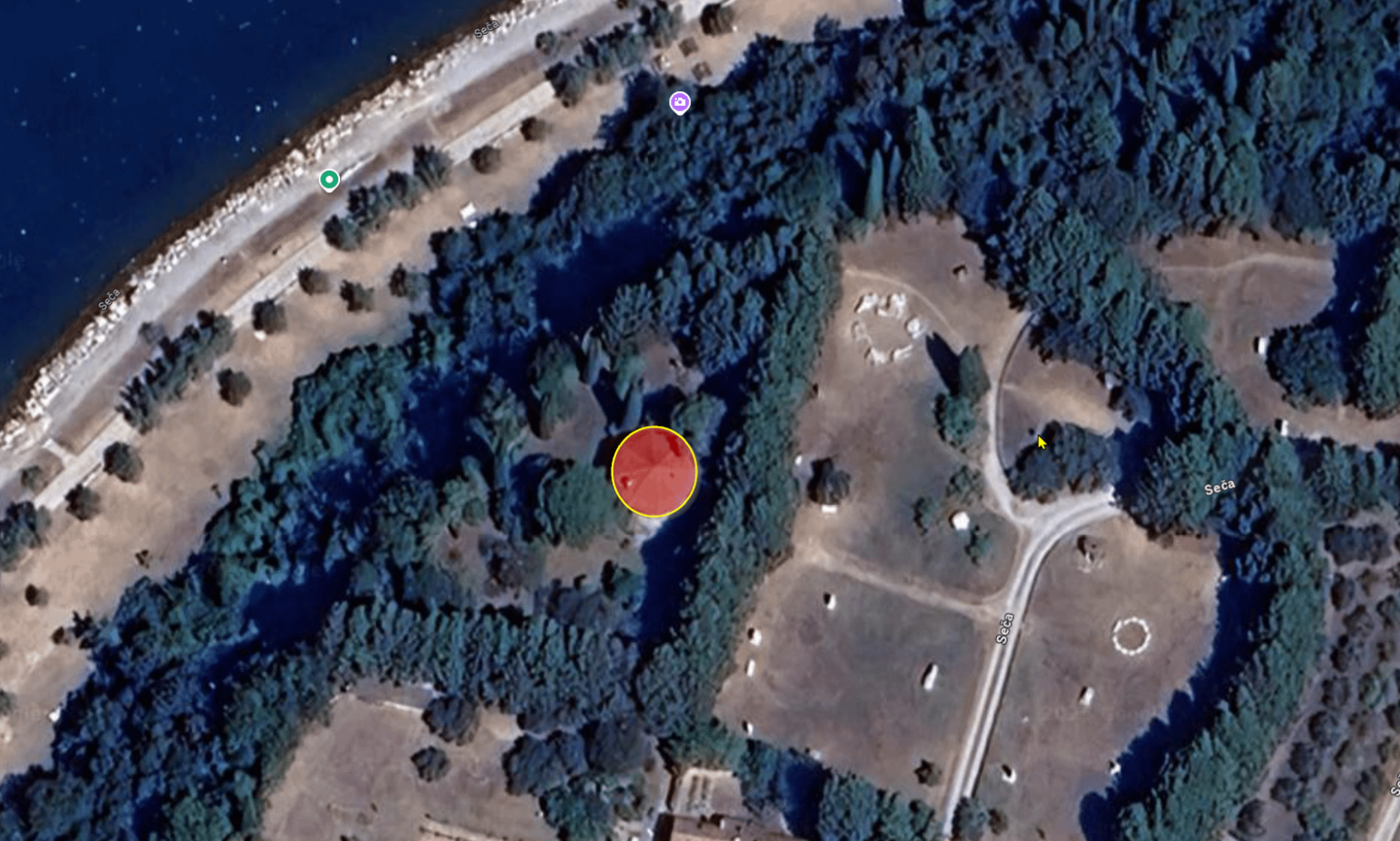 誰かがこの建物が何であるか知っていますか？ （45.502098023754414、13.588936469308354）