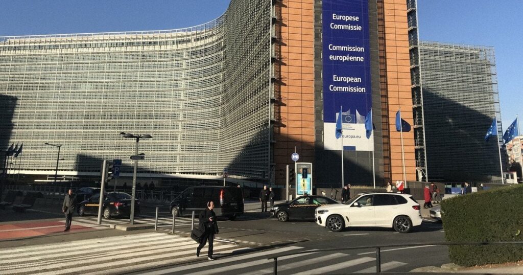 EUが米国に報復関税へ 二輪車など4兆円相当の米製品に ― 貿易戦争激化への懸念