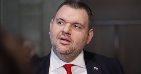 Delyan Peevskiはウクライナにお金を与えることに反対しており、彼らはブルガリア人に行かなければならないと彼は説明した。