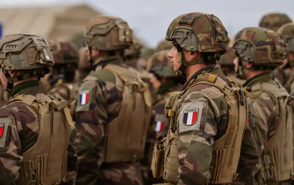 マクロンは、平和維持軍をウクライナに寄付する準備ができている国からの首長の集まりを発表します