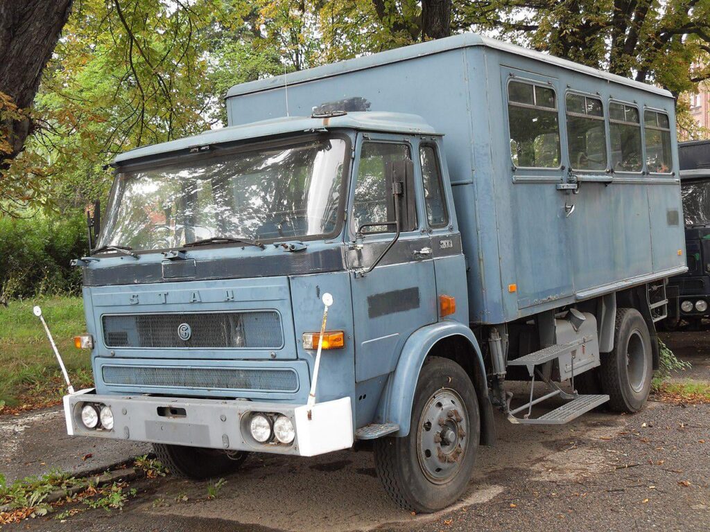 なぜポーランドはトラックの生産を停止したのですか？