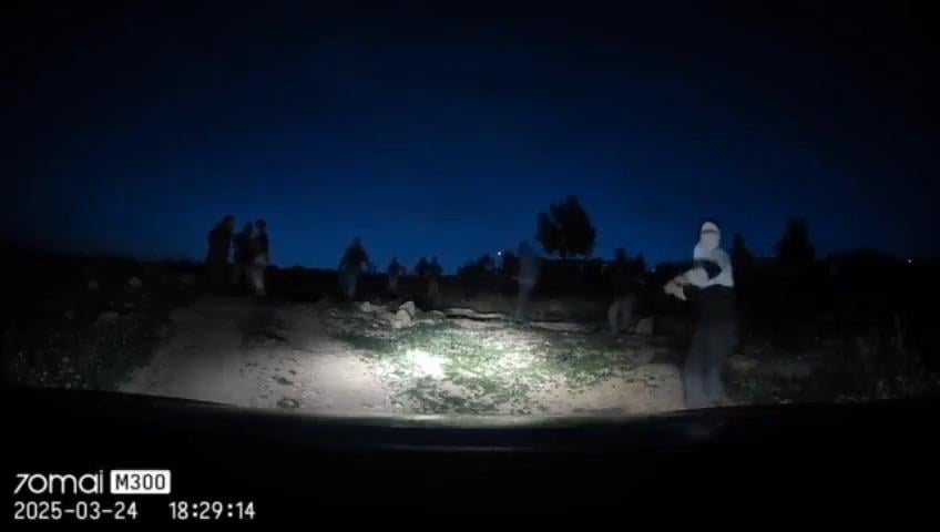 オスカー - 入植者に攻撃され、イスラエル警察によって「逮捕」された「他の土地なし」の監督