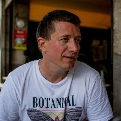 「政府のプロパガンダはピーター・マガールとevelinesの映像と盗聴で忙しかったが、彼は大衆運動を組織した。どこでも、フィデス・ヒンターランドで！」