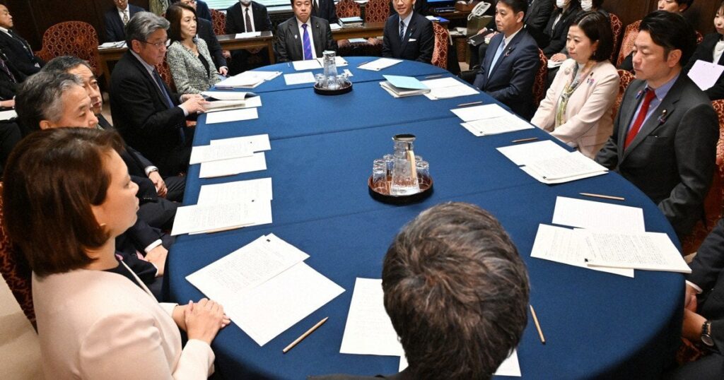 財務省、森友文書の開示リストを国会提出 「鴻池議員関係」題も | 毎日新聞