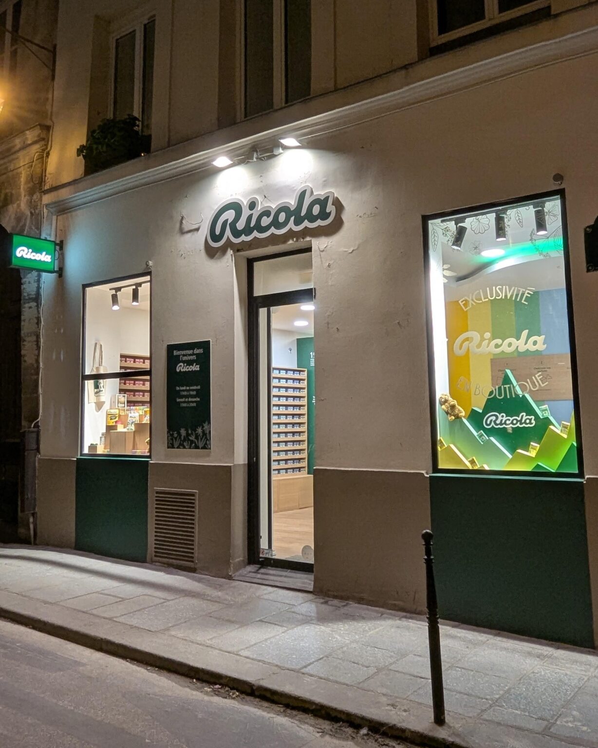 [OC] パリのリコラショップ。私がそれを見るのは初めてです、私は彼らが店を持っていることすら知りませんでした