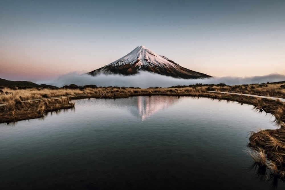 ニュージーランド議会、タラナキ山の“人格権”を可決。マオリへの補償と世界観の尊重へ | 世界のソーシャルグッドなアイデアマガジン | IDEAS FOR GOOD ニュージーランド議会、タラナキ山の“人格権”を可決。マオリへの補償と世界観の尊重へ | 世界のソーシャルグッドなアイデアマガジン | IDEAS FOR GOOD