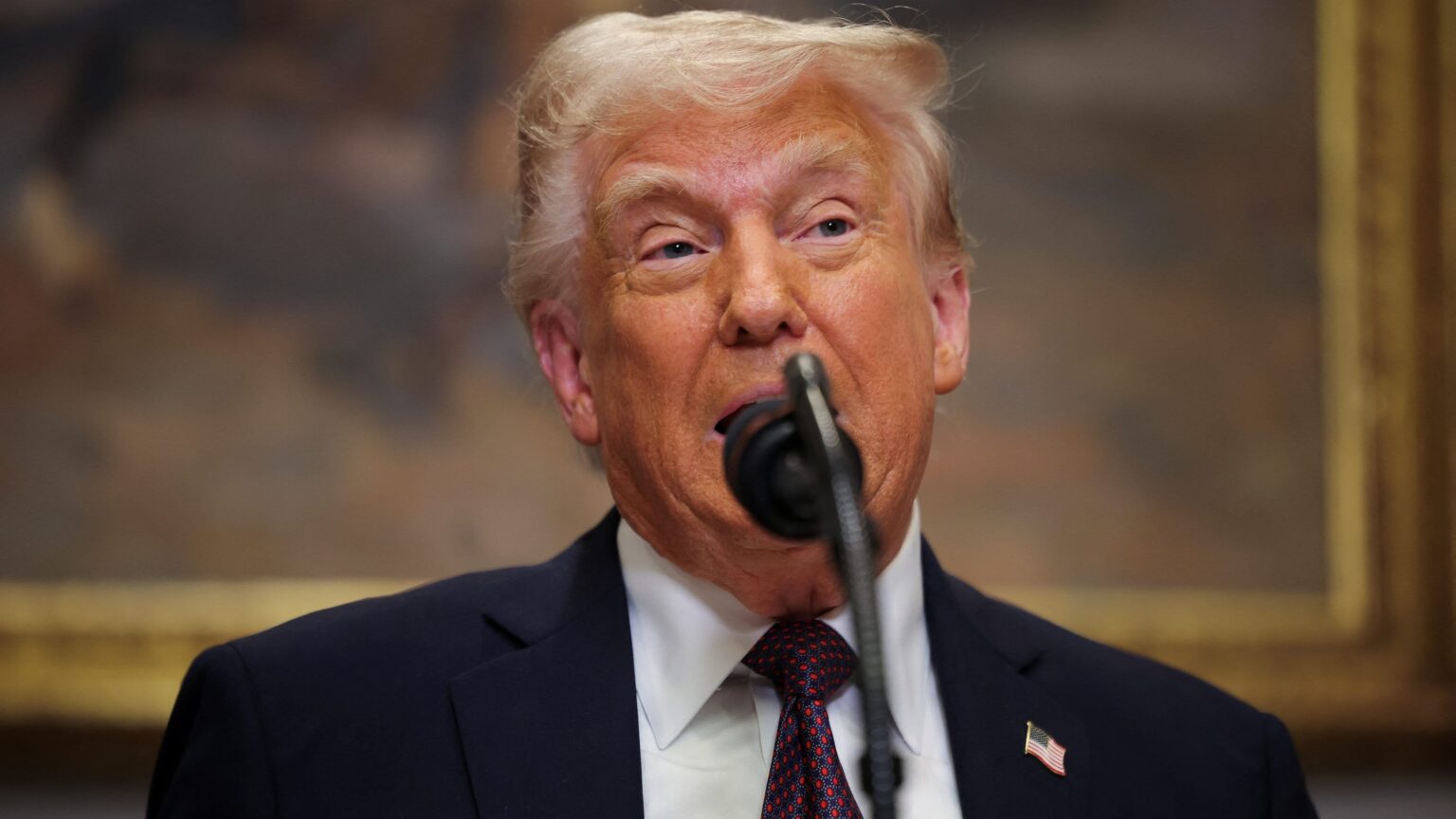 トランプは、彼が3期目に走る可能性について「冗談を言っていない」と言います。