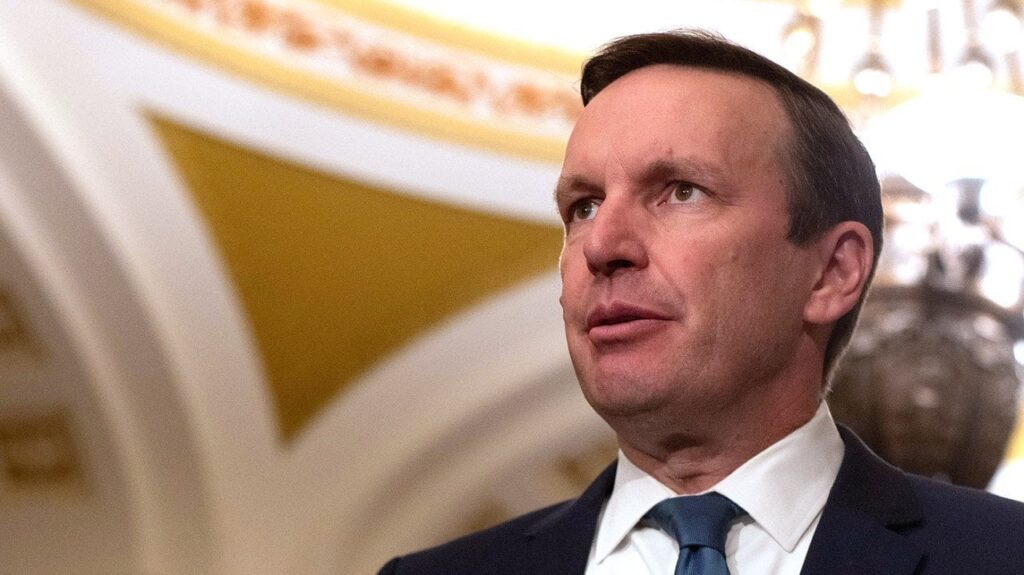 上院民主党は、ホワイトハウスは「クレムリンの腕」だと言います