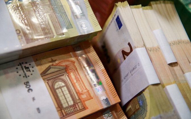 エストニアの平均給与は8％増加して1981ユーロ