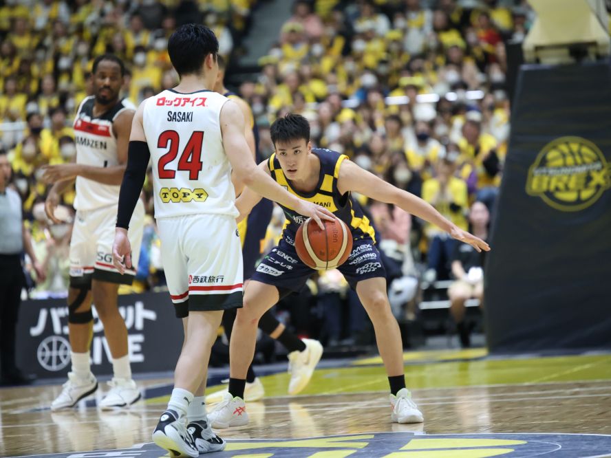 宇都宮ブレックスの高島紳司、堅守による三遠との地区首位対決先勝に貢献「これでやられたら自分のせい」 | バスケットボール総合情報サイト バスケットカウント BASKET COUNT