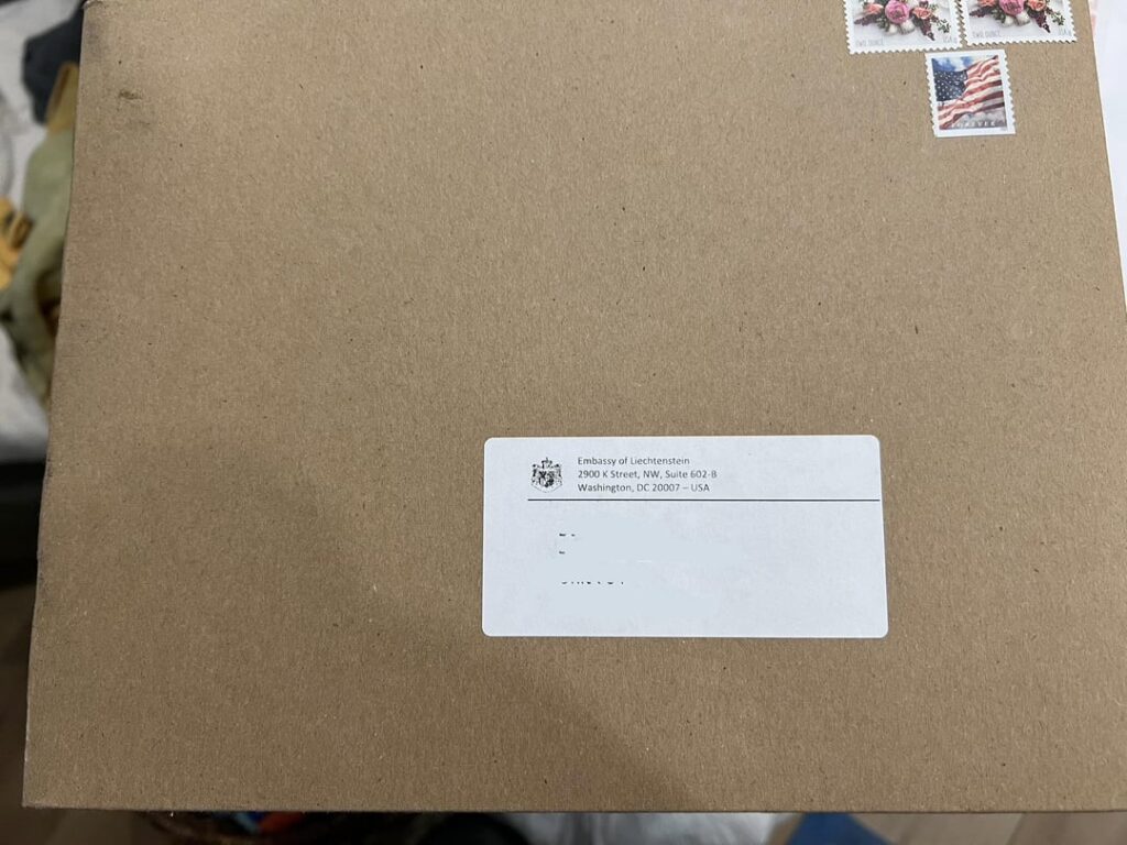 彼の閣下ジョージスパーバーから送られたワシントンDCの大使館から贈り物を手に入れました！ 🇱🇮