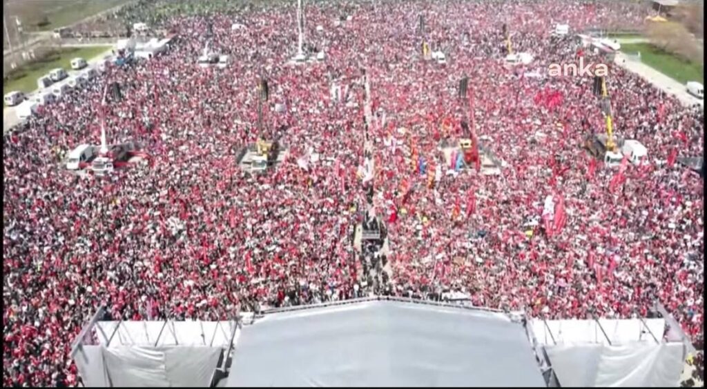 トルコのイスタンブールで今日の抗議に200万人以上が参加しました