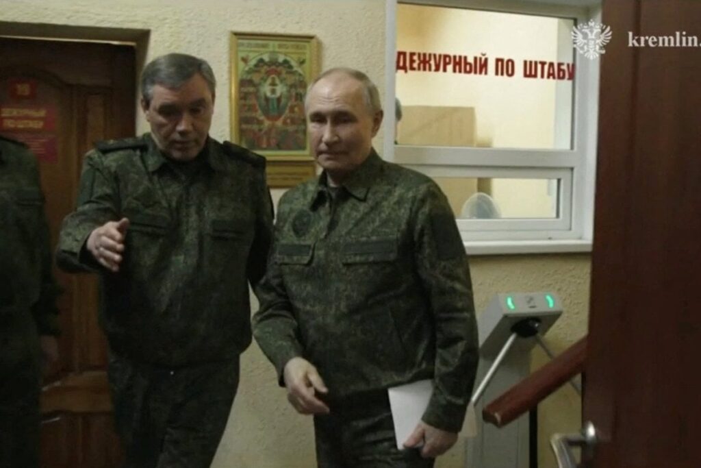 ビデオ|停戦はありませんか？プーチンはクルスクの軍服に現れました