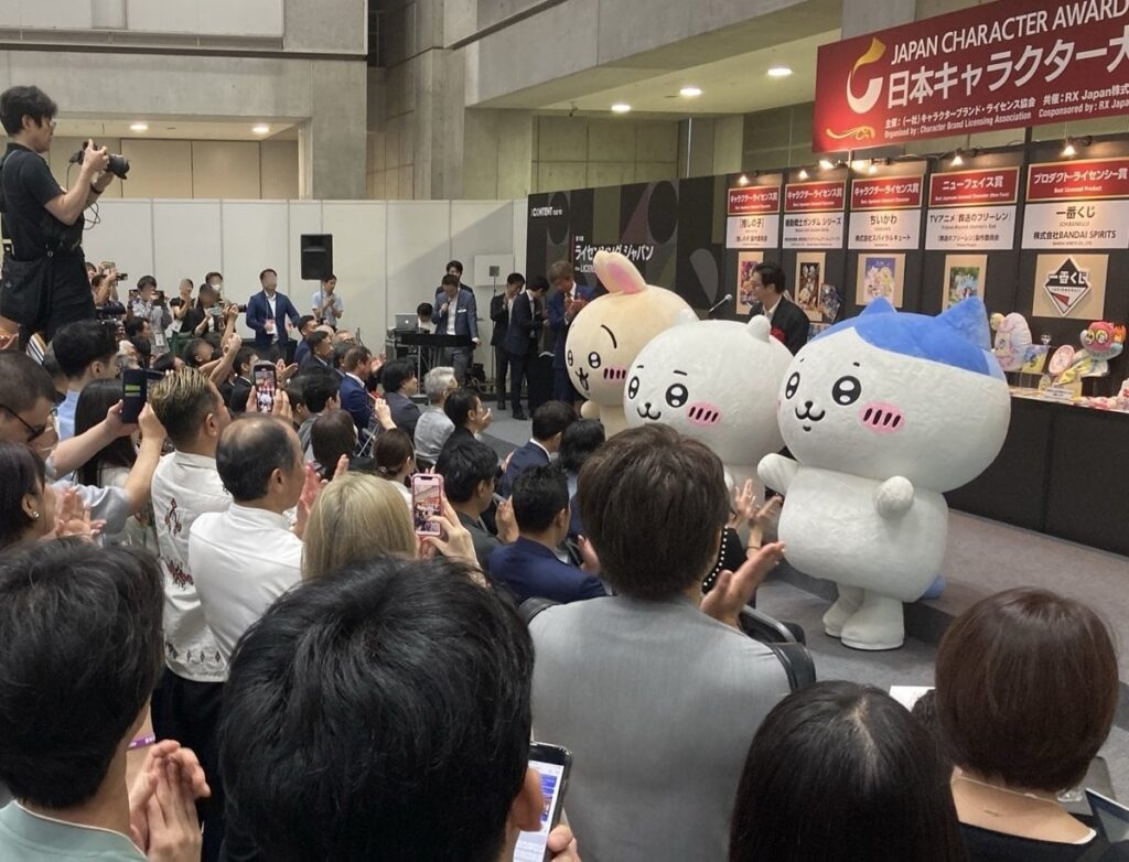 なぜ、現代人は「ちいかわ」に魅了されるのか 関連ショップも大盛況の裏側