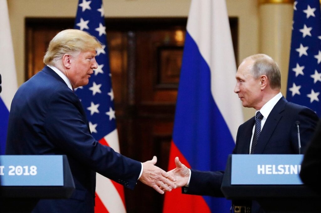 プーチンはトランプがハイステークスウクライナ戦争の電話を1時間以上待たせ続けます