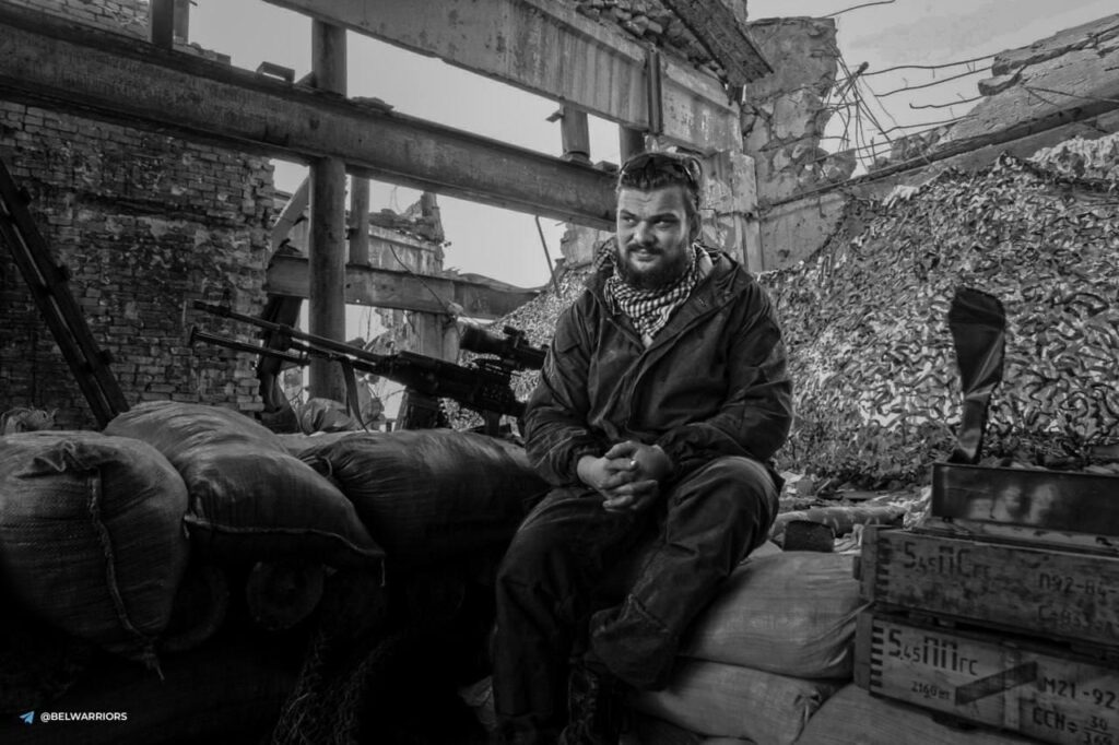 Aleksei "Tur" Skoblya、2015年以来ウクライナのために戦ったベラルーシのボランティア。ウクライナ軍のSOFの上級軍曹。彼は2022年3月13日にモシュチュン（キエフ）の近くで亡くなりました。ウクライナのヒーローとゴールデンスターの秩序と、IIおよびIIIの学位の「勇気のために」2つの命令を受賞しました。