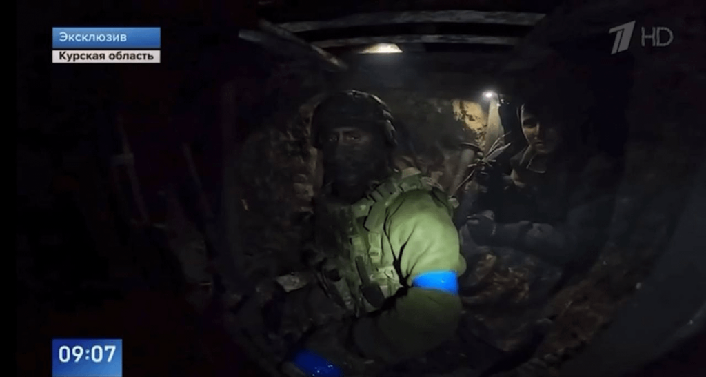 ロシア軍は、Kurskで青いテープの使用をますます開始しています。これは、ジュネーブ条約の追加プロトコル1の第37条に基づく戦争犯罪です。