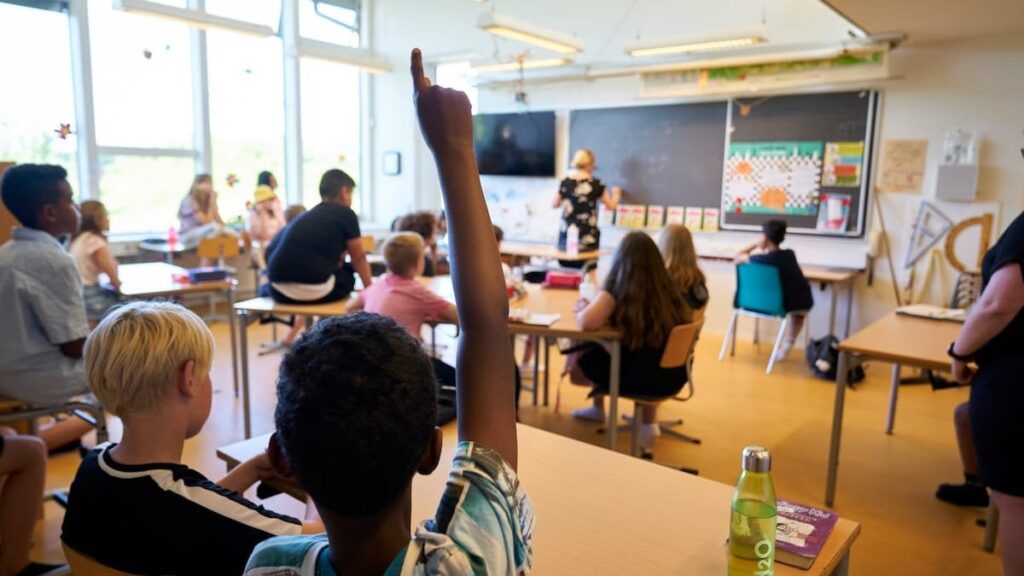 自治体は小学校にもっと含めることを望んでいますが、多くの学校には特別なニーズを持つ生徒のためのスペースがありません