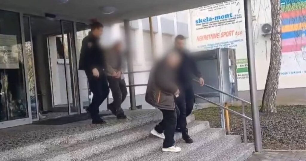 スラボニアのホラーファームのため、彼らは元現実の星を逮捕しました！彼らは彼が動物をレイプしたのではないかと疑っています