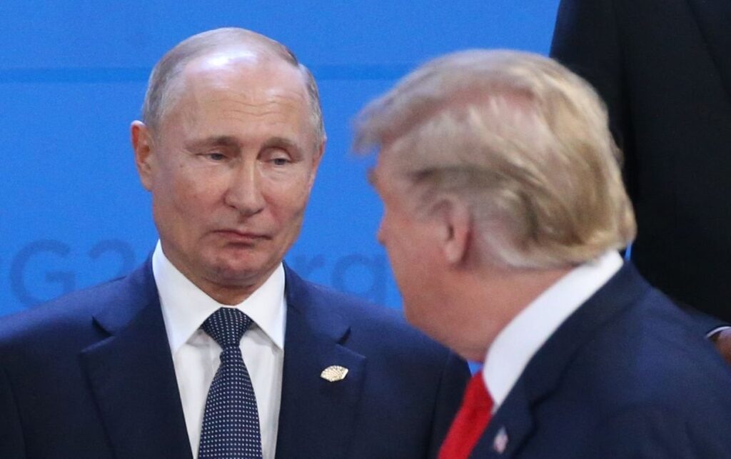 アメリカ人の大多数は、トランプがロシアと「あまりにも密接に一致している」と信じている、と世論調査は発見した