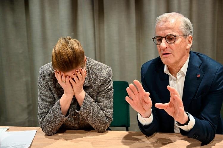 顔の手を持つMette Frederiksenの写真は面白いです。彼女はオスロで何をしましたか？ [om arbejdet for en stærkere og tættere nordisk alliance]