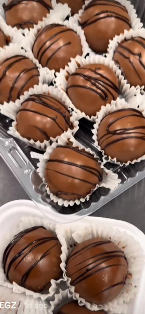 このチョコレートボールを見つけるのを手伝うためにロンドンにブルガリア人が必要です