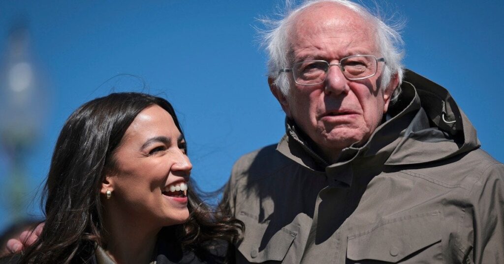 Alexandria Ocasio-CortezとBernie Sandersは民主党を集め、「より激しく戦う」党を求めています