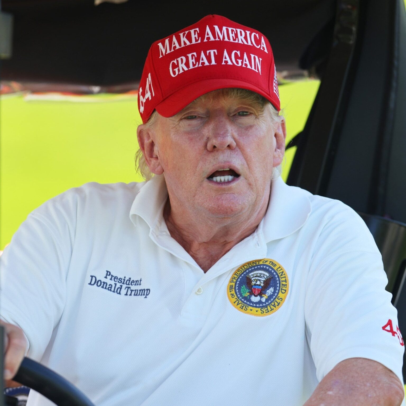 トランプ氏、週末のゴルフ旅行（自分所有のゴルフコース）で1,820万ドル（約30億）使って贅沢に豪遊
