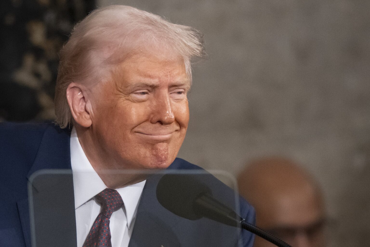アメリカ人が苦しむ必要があるだろう」とトランプのエコノミストは警告する