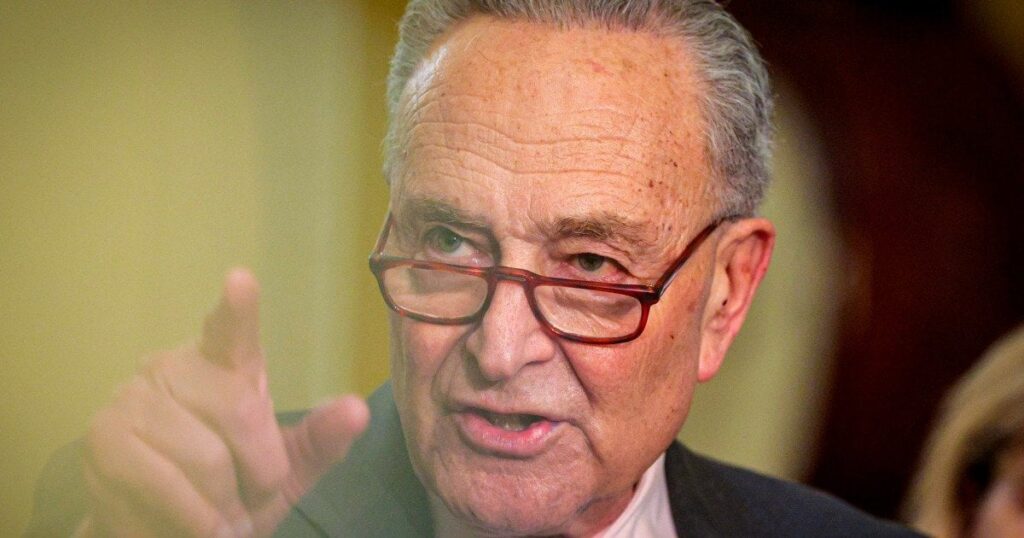 チャック・シューマーは、上院の民主党員は、シャットダウンが近づいているため、GOPの資金調達法案を可決する票を提供しないと言います