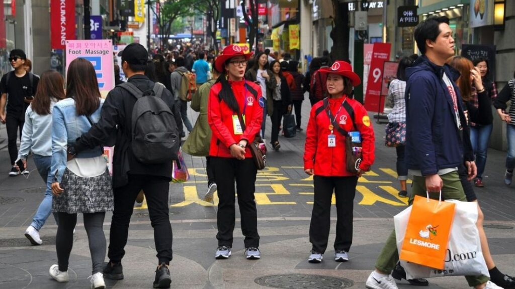 欧州で廃れる観光情報センター、日本や韓国で外国人客に人気の理由は - CNN.co.jp