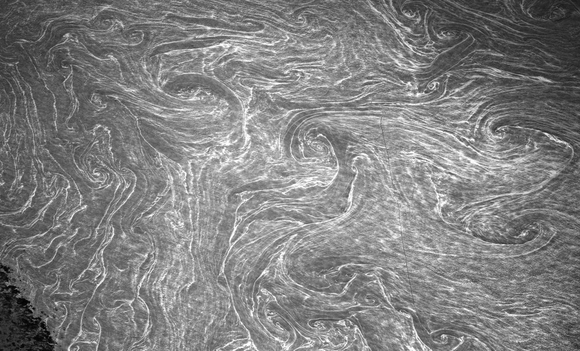 ＩＳＳから撮影した地中海の様子。ペティ氏によれば、地中海に反射する太陽の光を赤外線で撮影して、白黒に変換した/Don Pettit/NASA