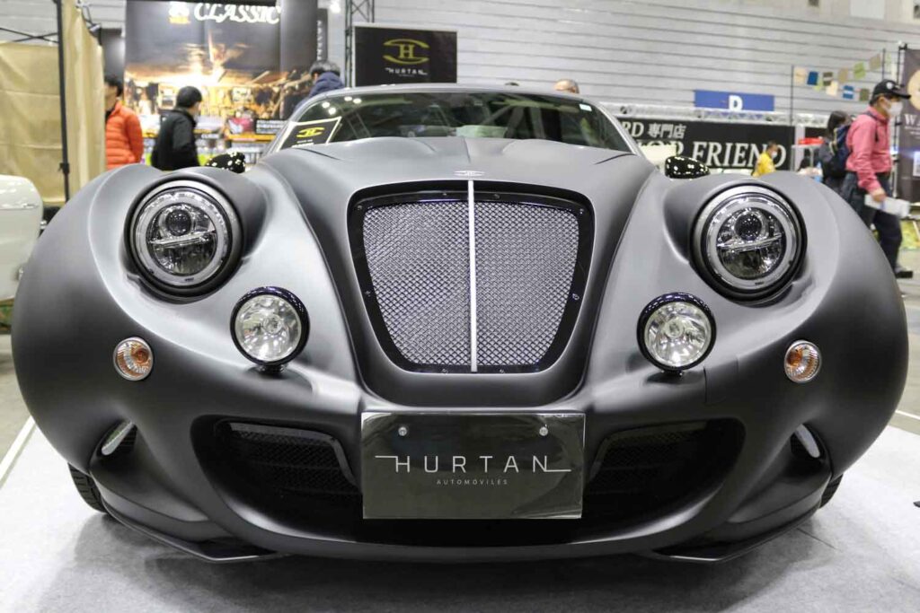 スペインのミツオカ？ マツダ「ロードスター」をネオクラシックな出で立ちにチェンジした「フータングランド アルバイシン」とは？ | AUTO MESSE WEB（オートメッセウェブ） 〜クルマを文化する 〜