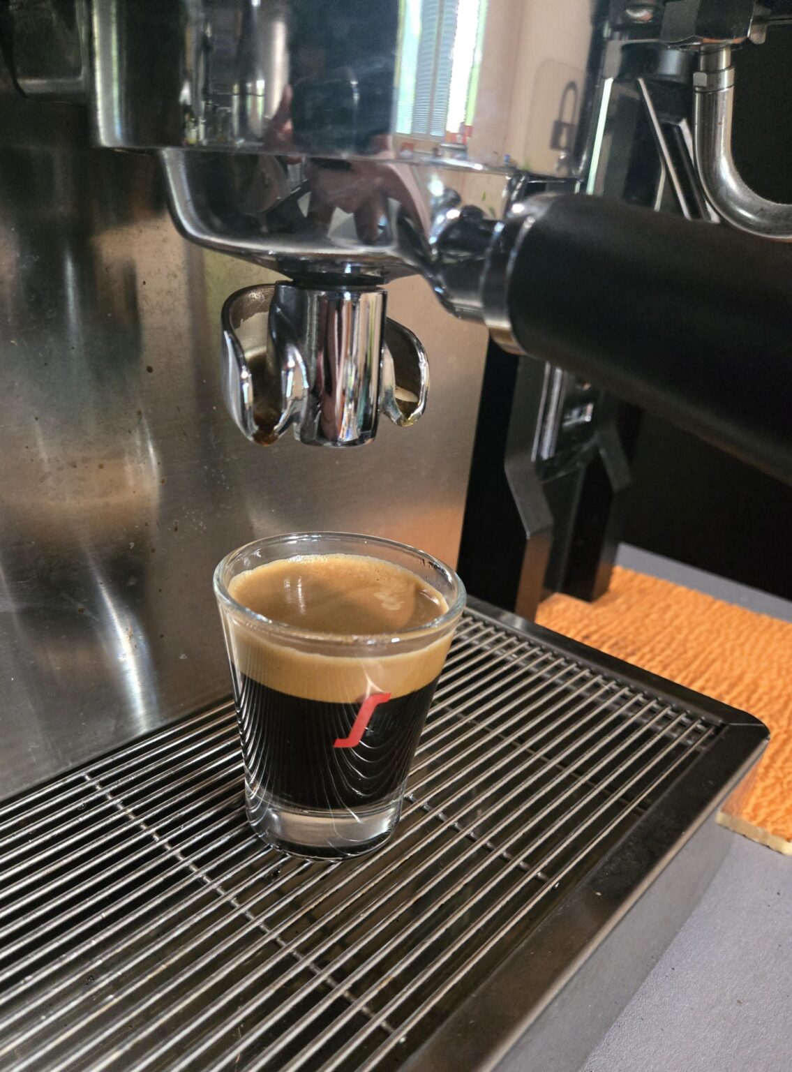 カプセルマシンが素敵な「コーヒー」を作ると言う人に - デルザ😁