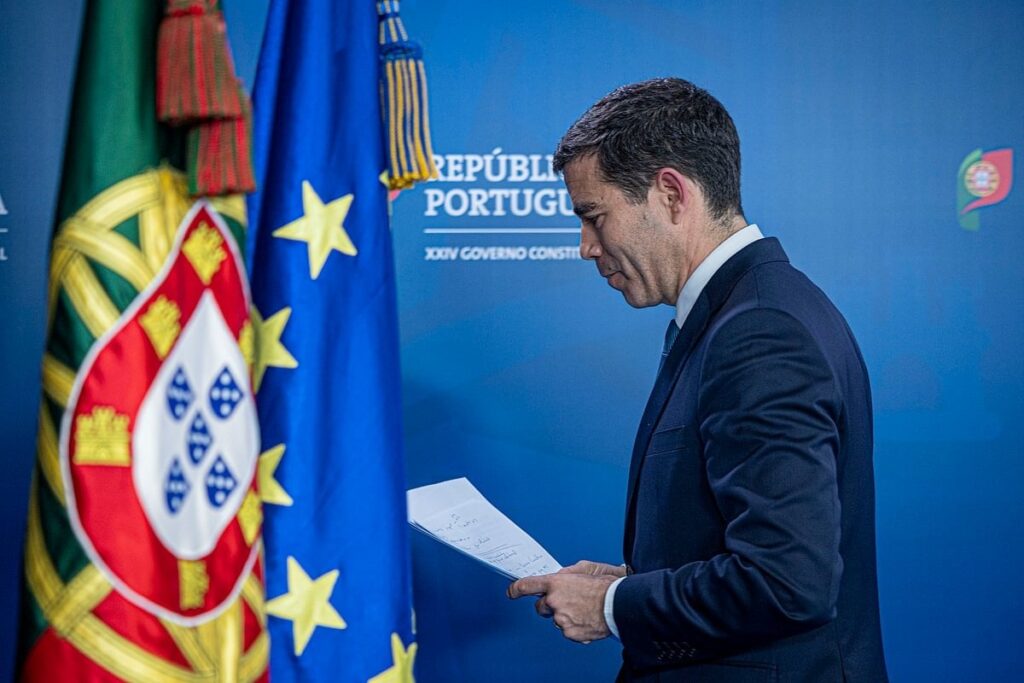 政府は、ポルトガルの滞留時間を増やして国籍を求めることを認めています