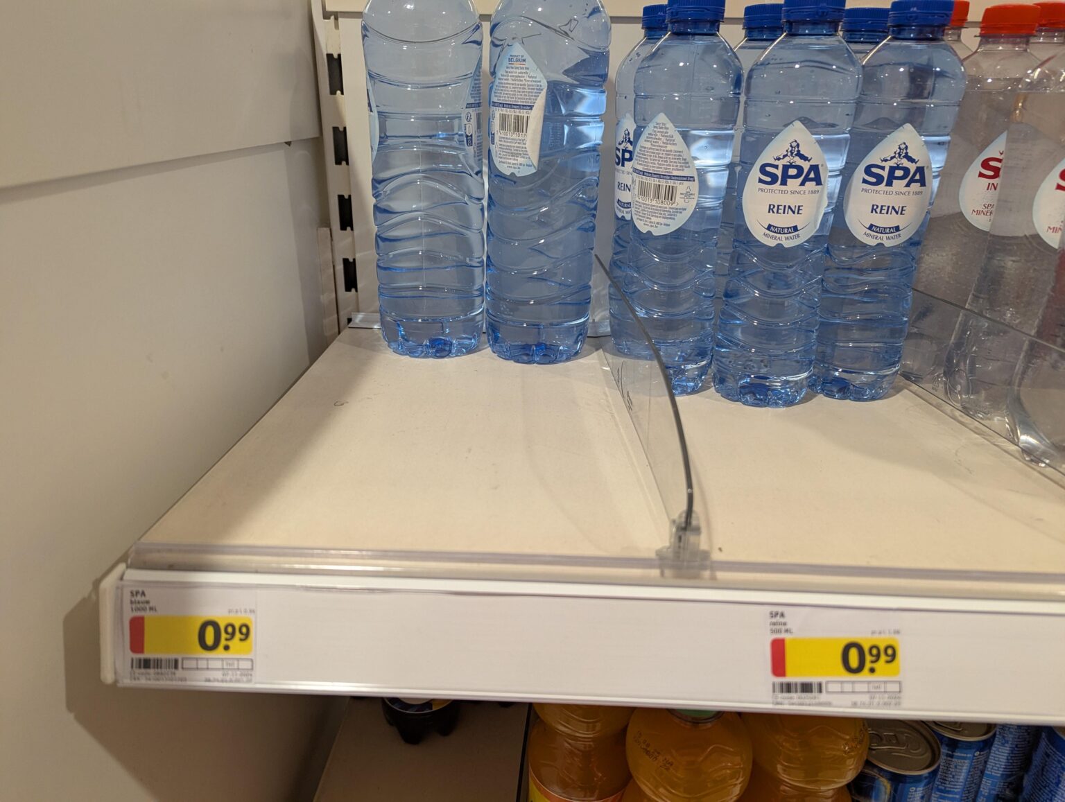 0,5Lで99セント、1Lで同じ価格。なぜ？