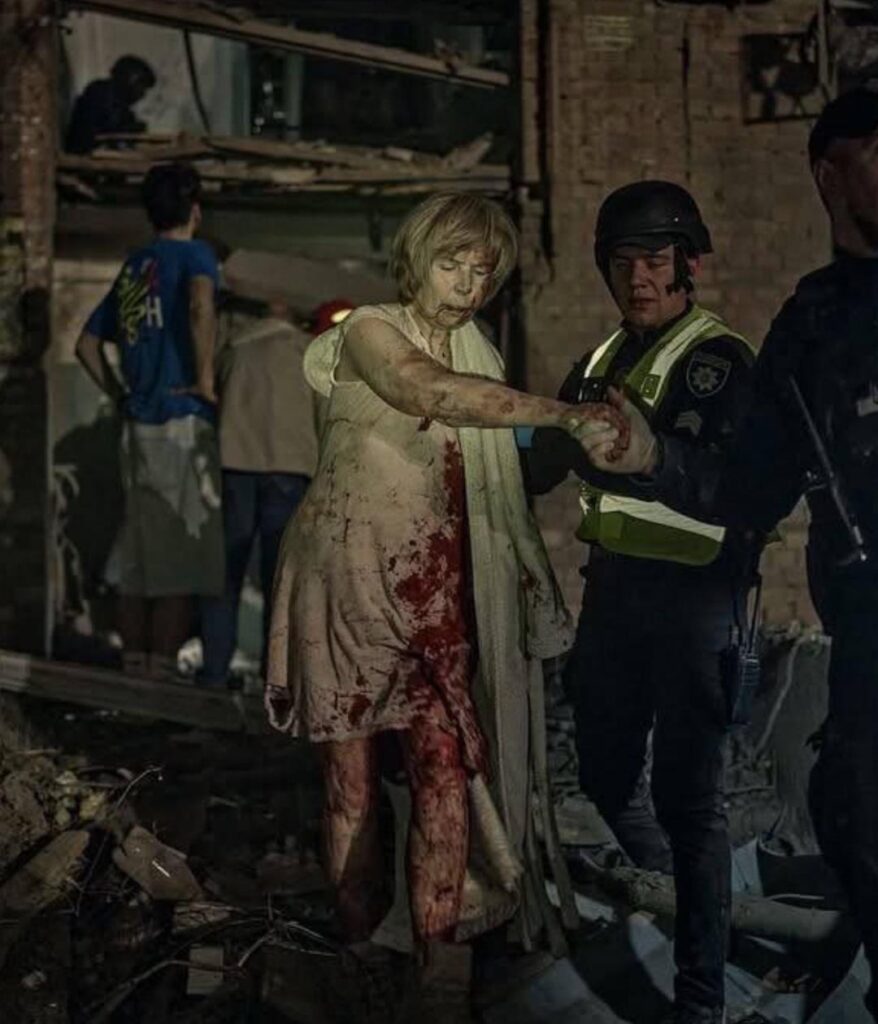 ロシアの弾道ミサイルのストライキ、クルーズミサイル、カミカゼドローンズによって殺され、60人以上が負傷した9人のウクライナの民間人がキエフに対して負傷しました。