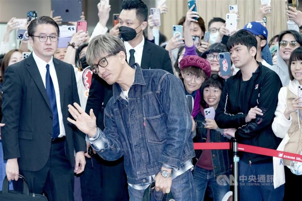 木村拓哉が台湾訪問、6年半ぶり 空港にファン400人超 - フォーカス台湾