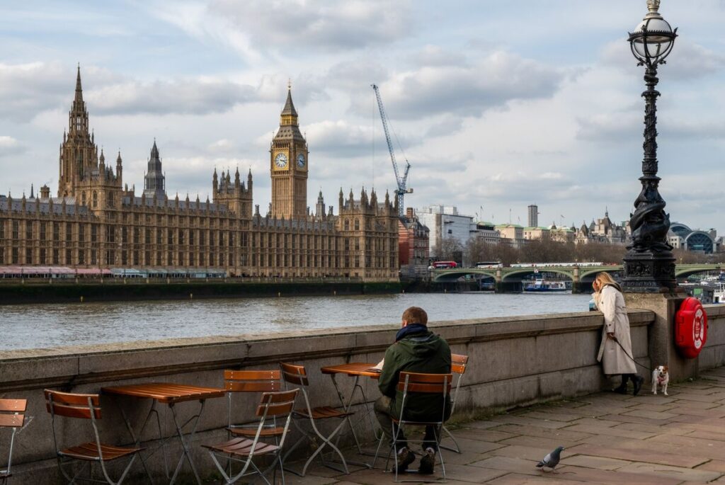 英国債の混乱、1976年の債務危機を彷彿－再び緊縮財政迫られる恐れ - Bloomberg